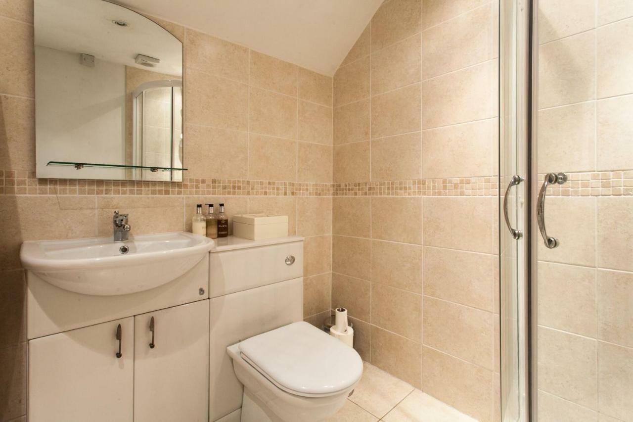 לינה וארוחת בוקר מונמות' Inglewood House מראה חיצוני תמונה