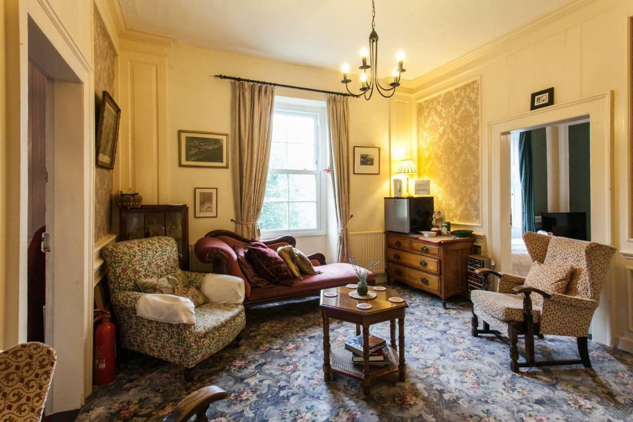 לינה וארוחת בוקר מונמות' Inglewood House מראה חיצוני תמונה