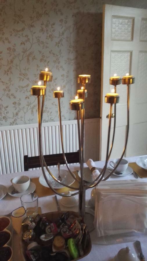 לינה וארוחת בוקר מונמות' Inglewood House מראה חיצוני תמונה