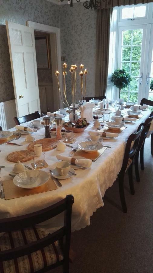 לינה וארוחת בוקר מונמות' Inglewood House מראה חיצוני תמונה