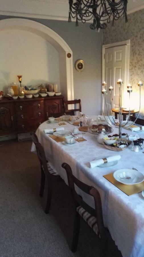 לינה וארוחת בוקר מונמות' Inglewood House מראה חיצוני תמונה